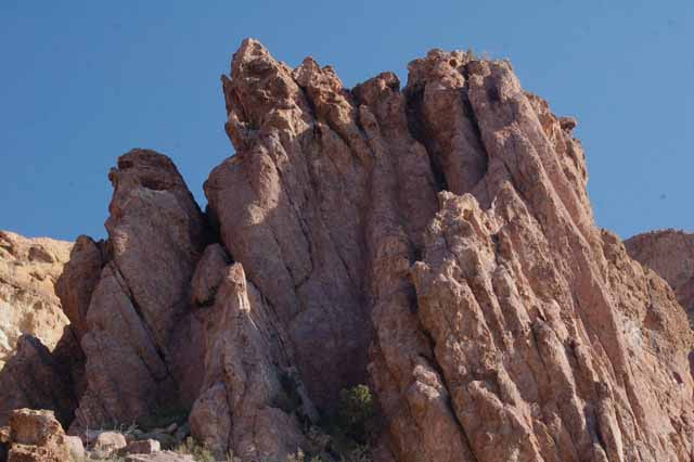 boulders along the Arch Canyon Trail